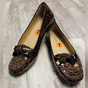Ellen Tracy Wanda Patent Flat Leopard Print Shoes Size 7